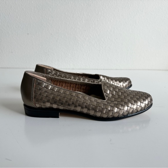 Trotters Liz loafer weave pattern pewter metallic finish GUC size 8.5 - Picture 3 of 12